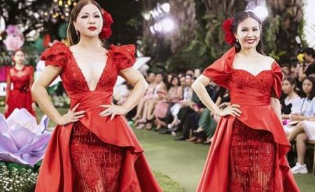 Cẩm Ly cùng Minh Tuyết xuất hiện trên sàn catwalk, nhan sắc hai con gái chị Tư mới ngỡ ngàng