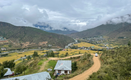 Chinh phục Hang hổ trên vách đá cao hơn 3.000m ở Bhutan