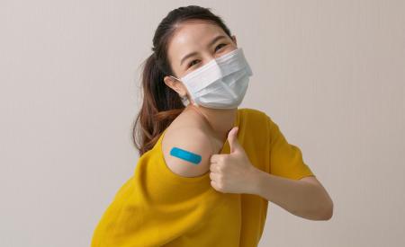 Vì sao người lớn cũng cần tiêm vaccine?